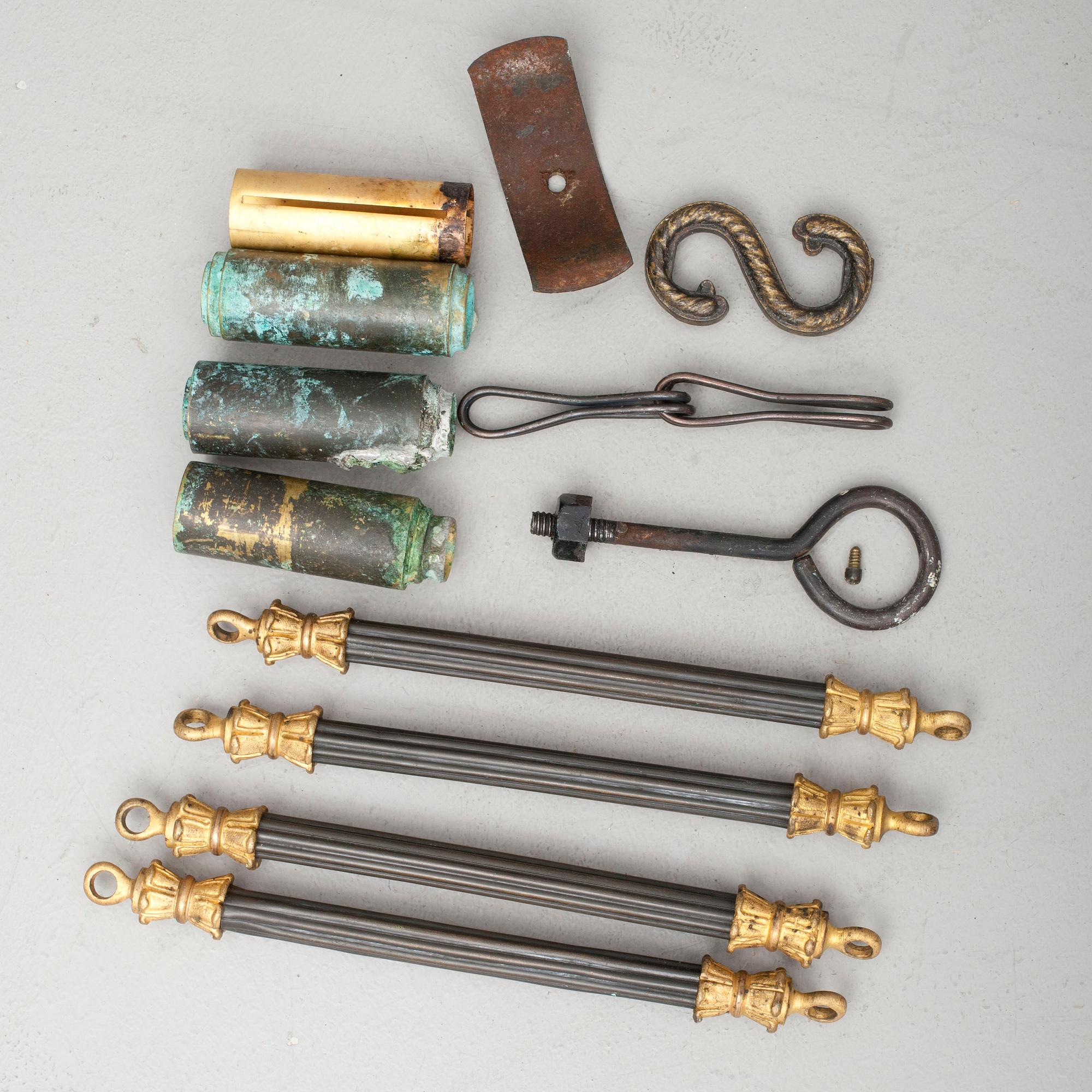 TAKAMPEL, empirstil, 1800-talets senare hälft. Höjd 65 cm.