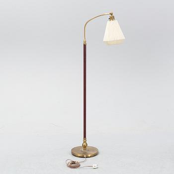 A mid 20th Century floor lamp.