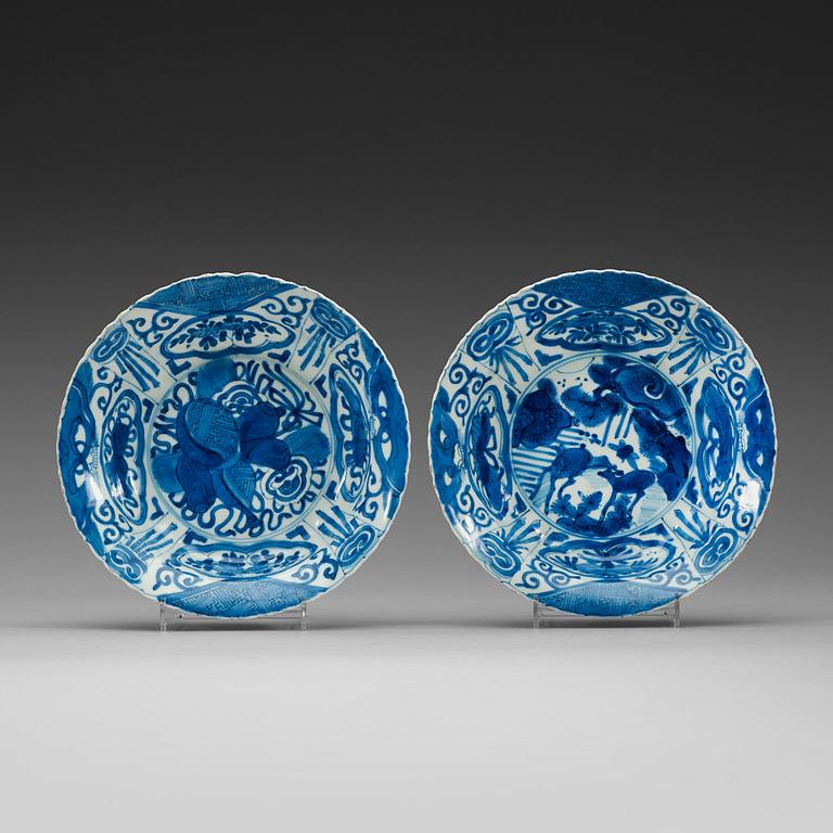 SKÅLFAT, två stycken, porslin. Mingdynastin Wanli (1572-1620).