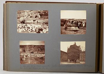 FOTOALBUM,   MEDELHAVSKRYSSNING 1905-06 MED KORVETTEN FREJA.