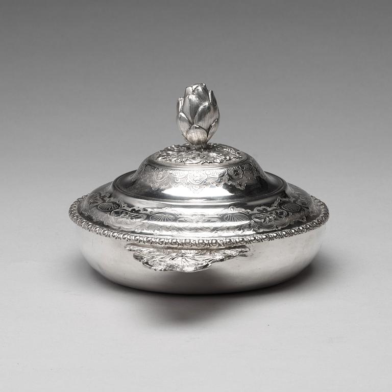 A French 18th century silver equelle and cover, mark of Jean-Guillaume Vealle, Paris 1754.