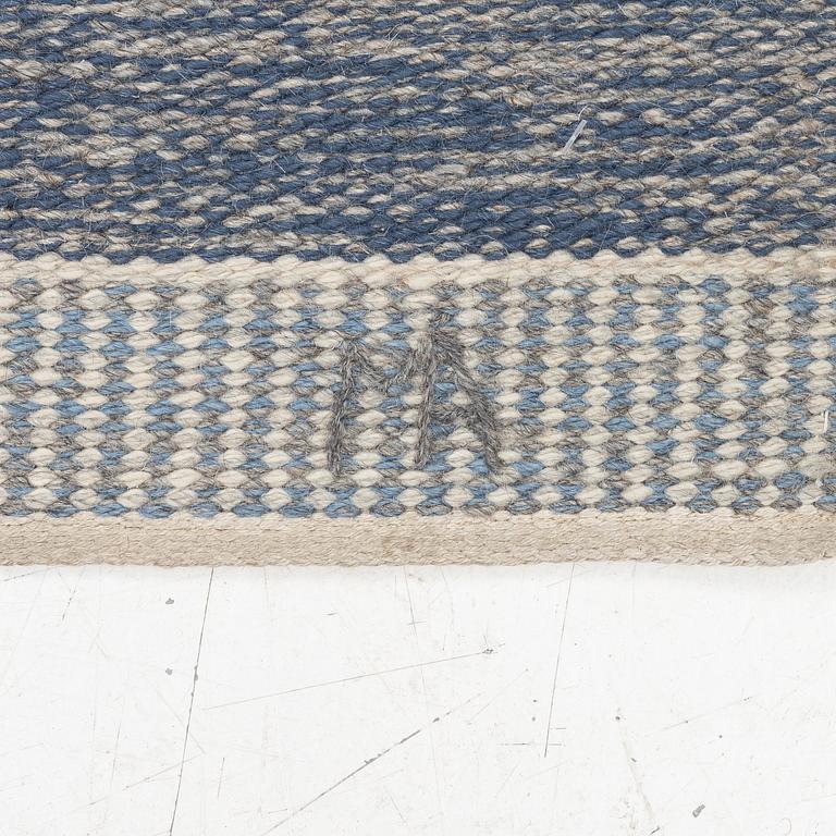 Margareta Åkerberg, matta "Jämtön blå," rölakan, ca 203 x 142 cm,  signerad GHV AB MÅ.
