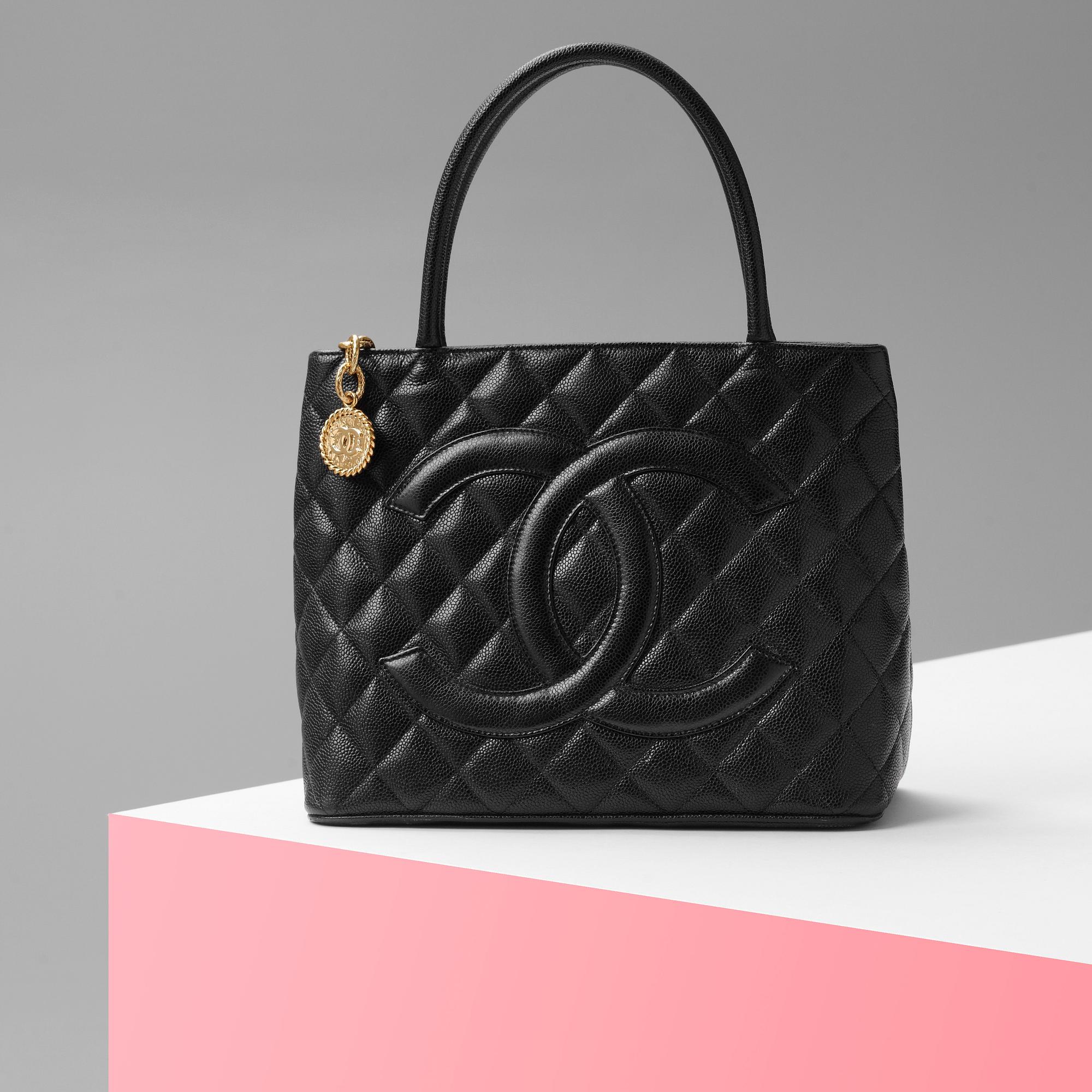 HANDVÄSKA, "Medallian Tote" Chanel.
