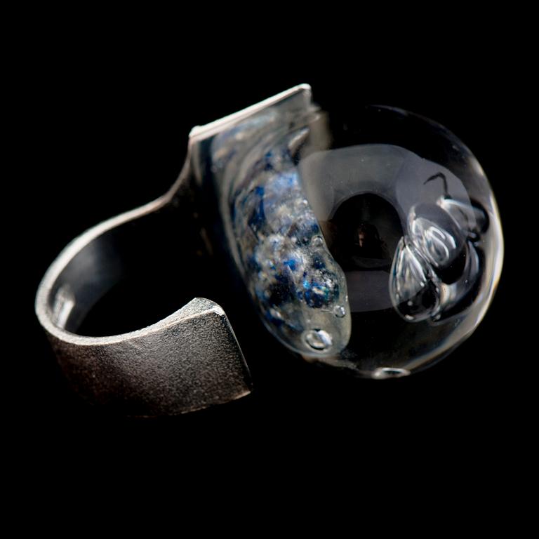 Björn Weckström, RING, "Förstelnad sjö", silver, akryl. Lapponia 1974.