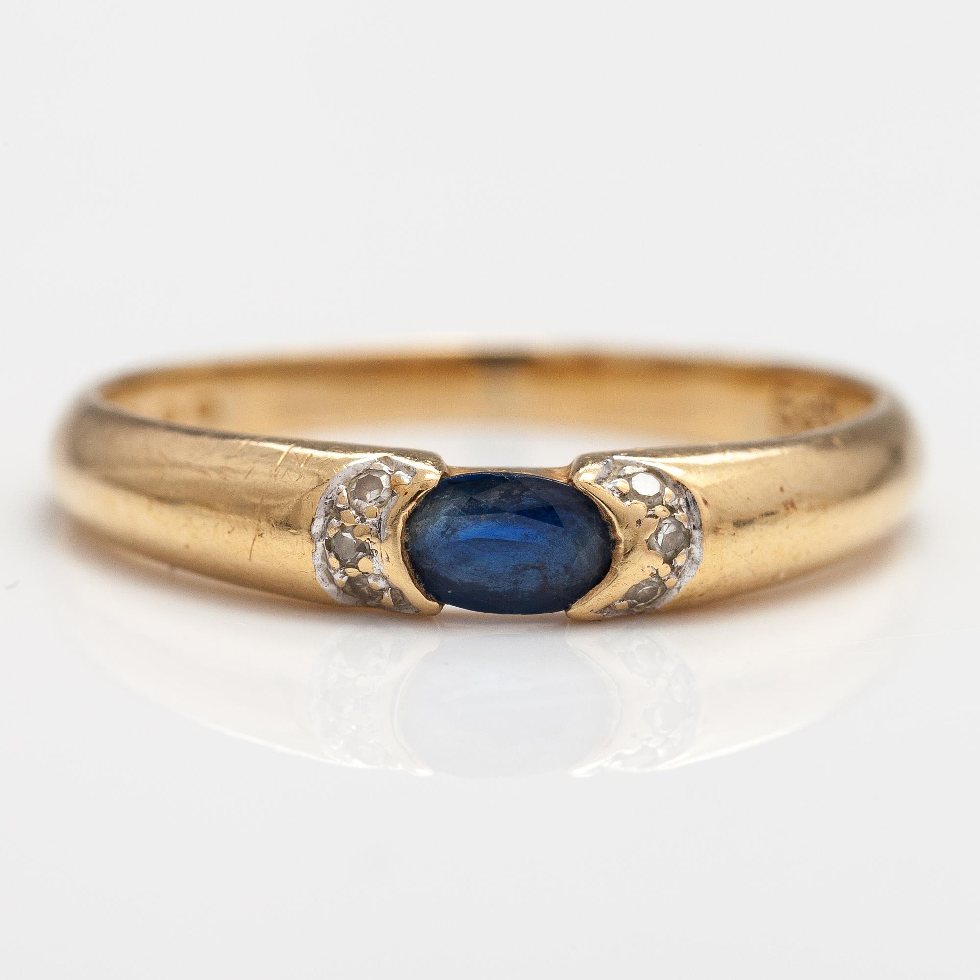 SORMUS, 14K kultaa, safiiri, timantteja n. 0.015 ct yht. Kultakeskus, Hämeenlinna 1999.
