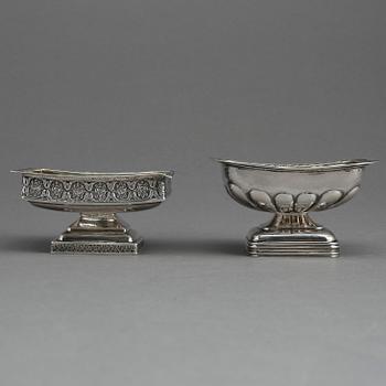 SALTKAR, 2 st. Empire, Ryssland, 1800-talets första hälft. Ett daterat 1822. Vikt ca 108 gram.