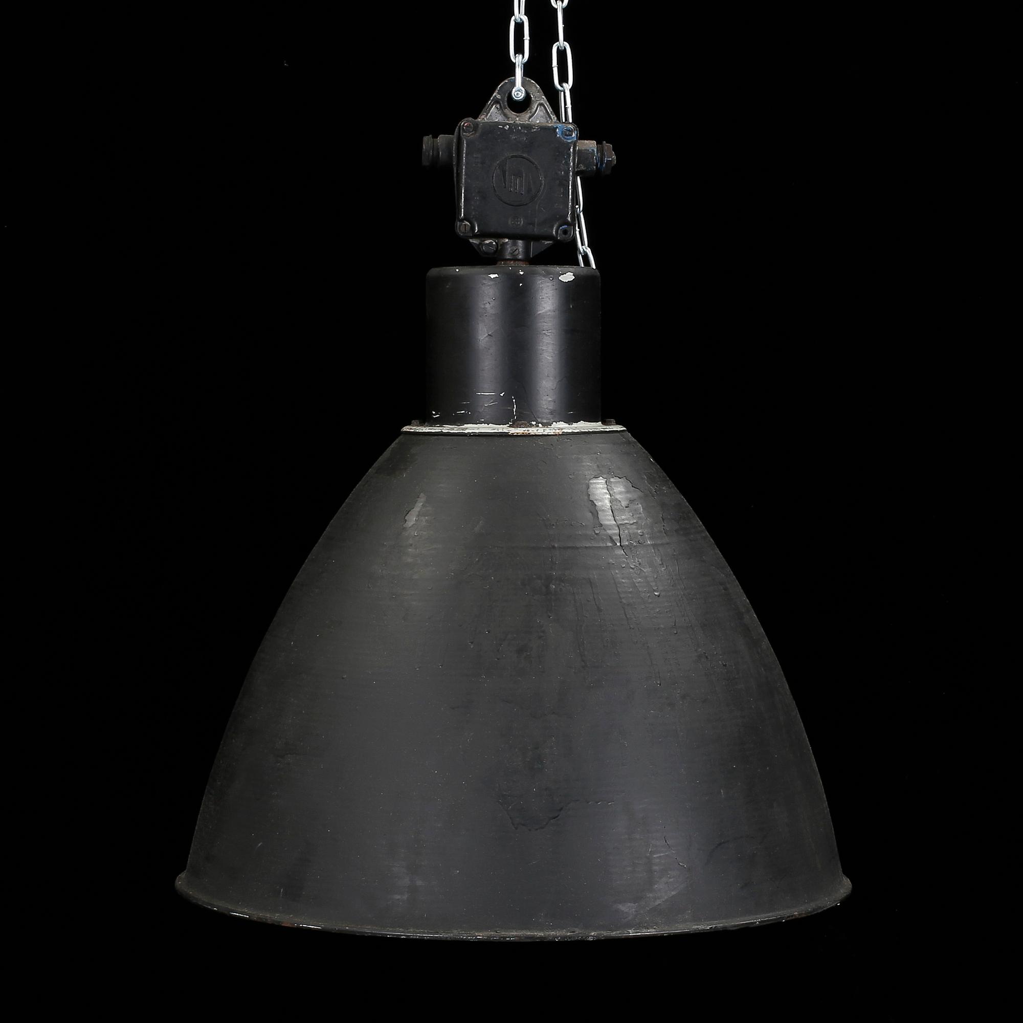 TAKLAMPA, industri, omkring 1900-talets mitt. Höjd 70 cm.