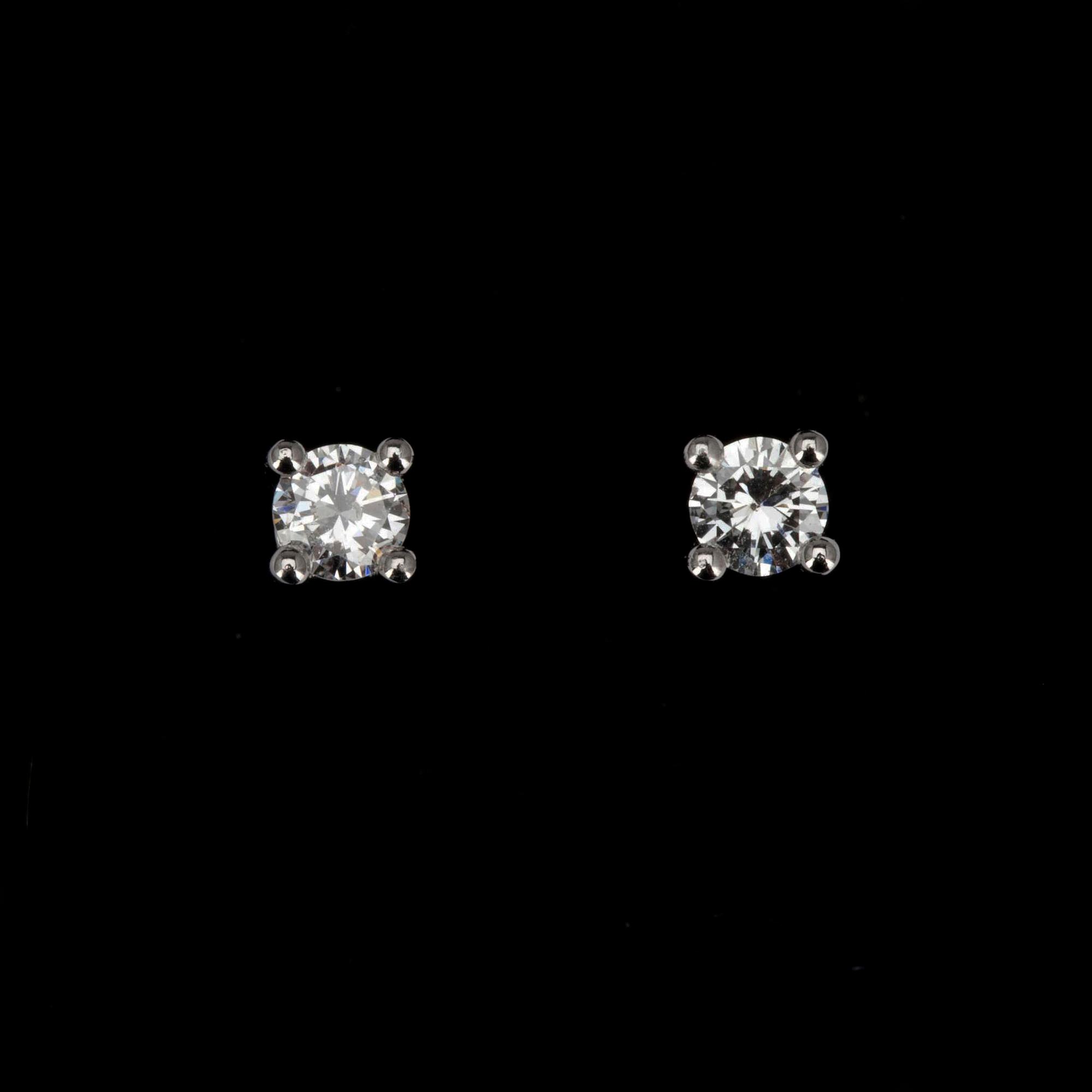 ÖRHÄNGEN, vitguld 14K, briljantslipade diamanter 2 x 0,10 ct.