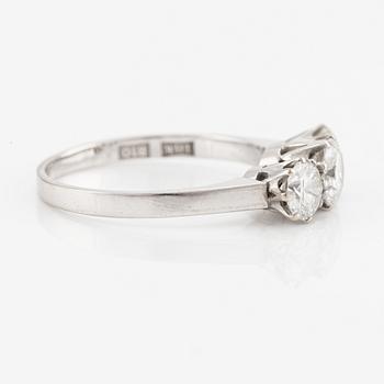 Ring, 18K white gold with brilliant-cut diamonds, total 1.65 ct.