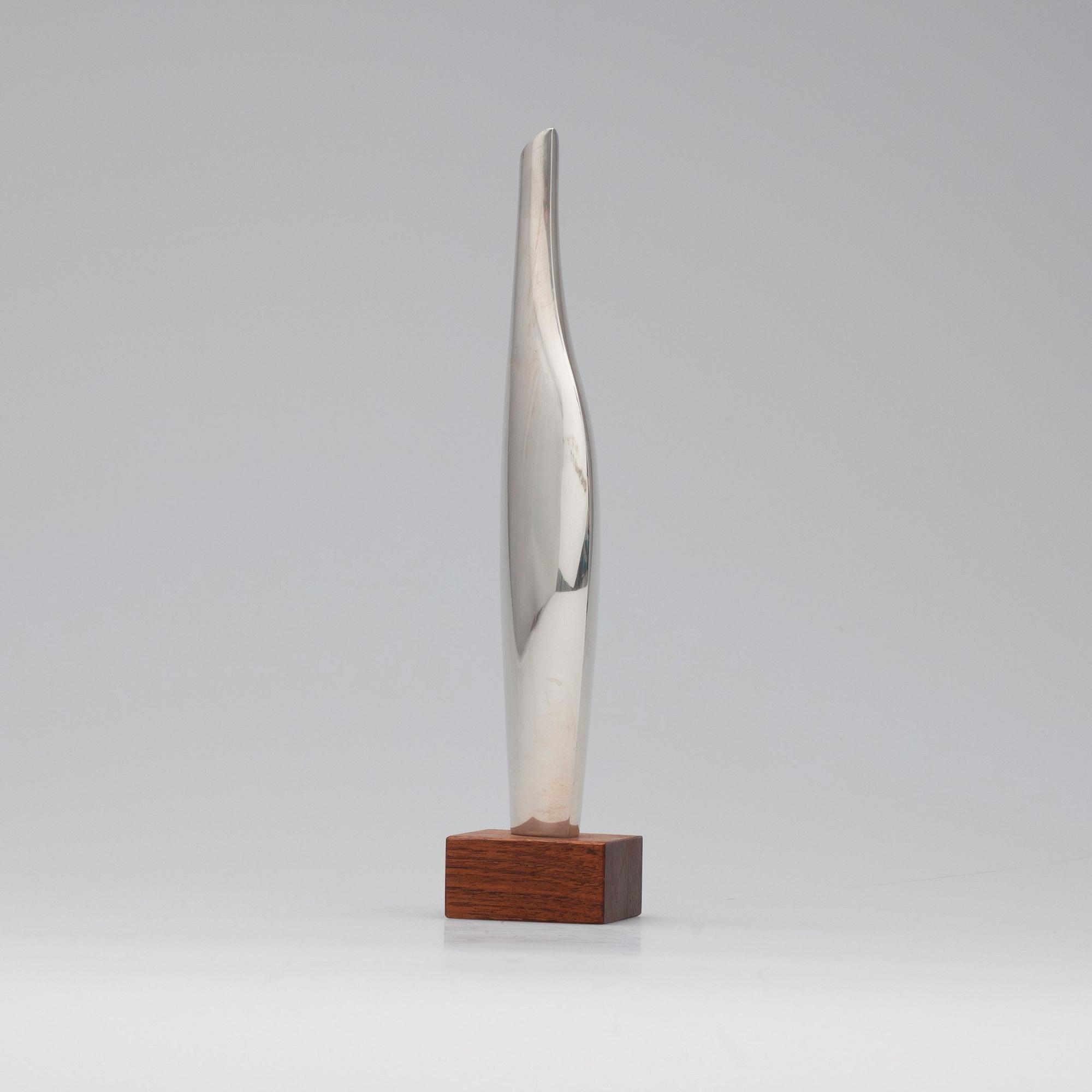 Tapio Wirkkala, TAPIO WIRKKALA, A SILVER VASE.
