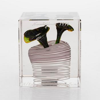 Oiva Toikka, an annual glass cube, signed Oiva Toikka, Nuutajärvi 1978 and numbered 67/2000.