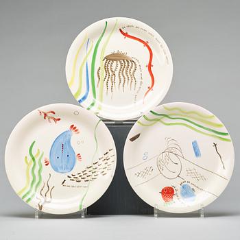 STIG LINDBERG, 12 creamware 'Löja' plates, from Gustavsberg, 1948-1962.