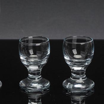 A SET OF 16 PIECES SIGNE PERSSON-MELIN "RUBEN" GLASSES.