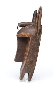 DANSMASK. Trä. Bambara-stammen. Mali (Franska Sudan) omkring 1940-1950. Höjd 44,5 cm.