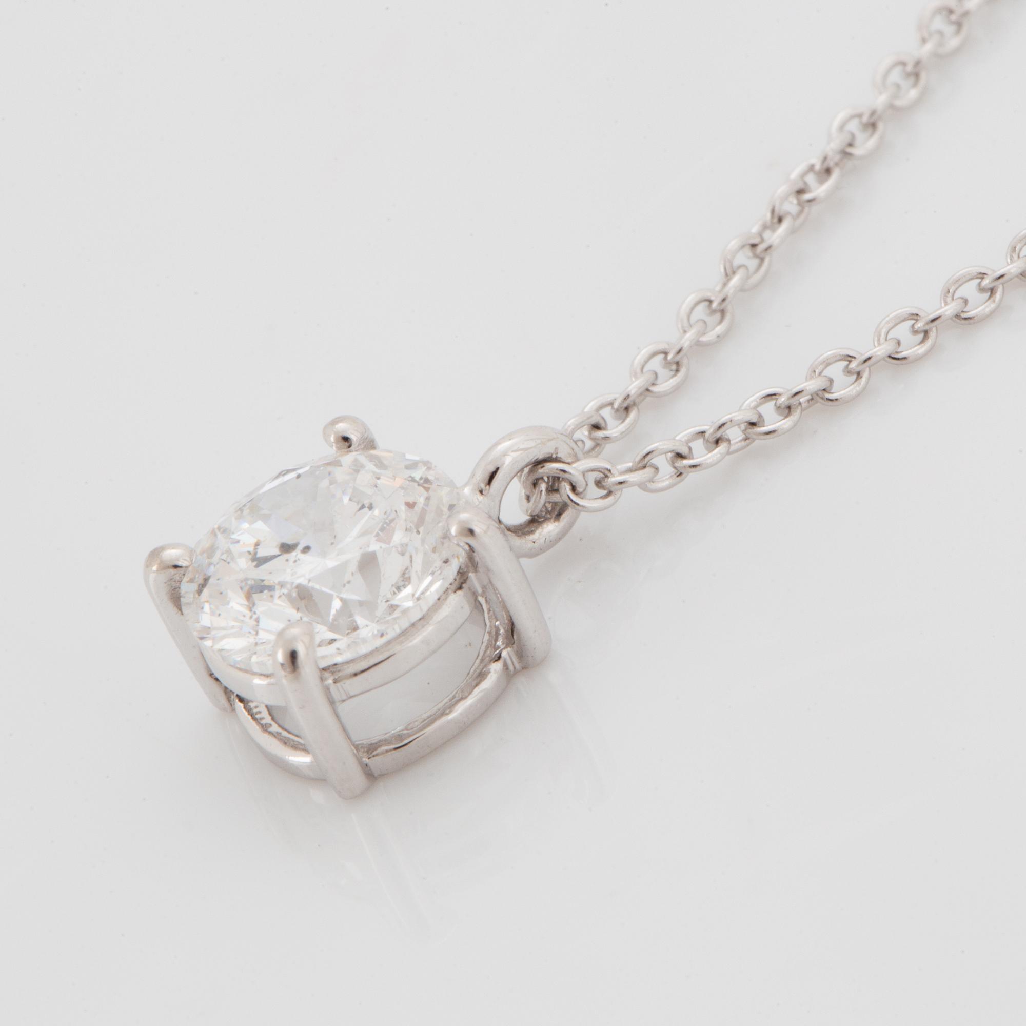 An 18K white gold necklace with a brilliant-cut diamond ca. 1.00 ct. With IGI certificate.