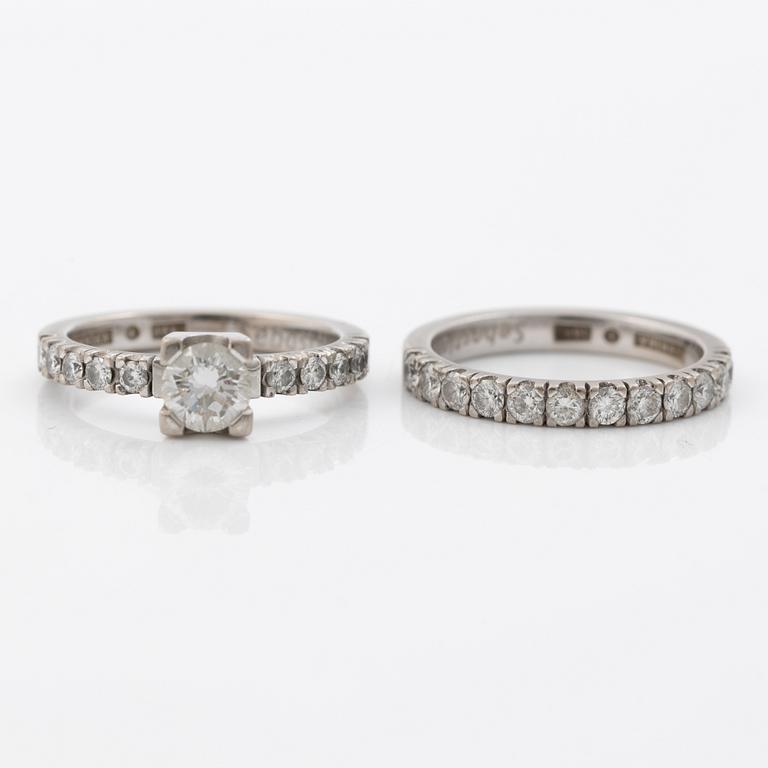 Två ringar, 18K vitguld med briljantslipade diamanter.