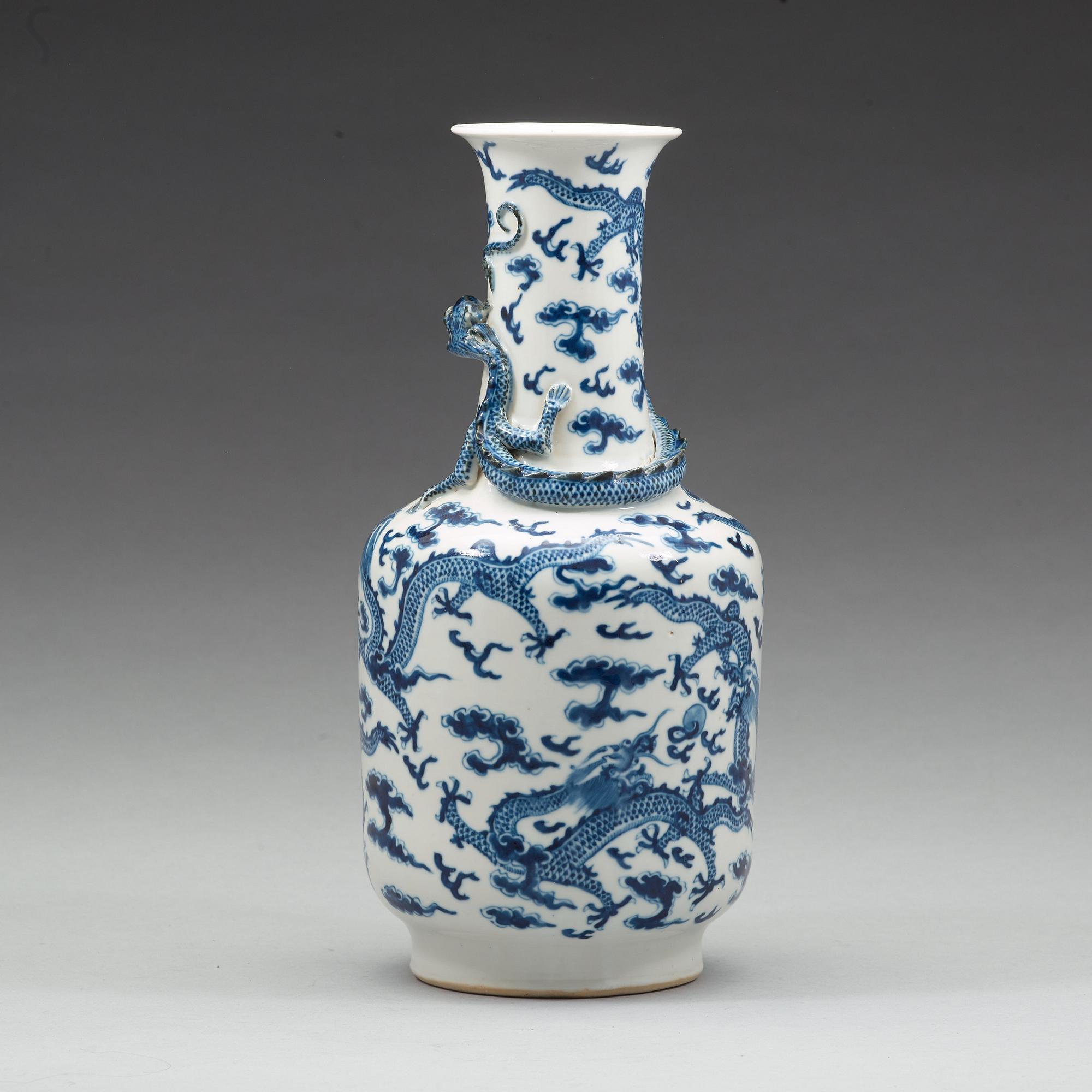 VAS, porslin. Qingdynastin, 1800-tal.
