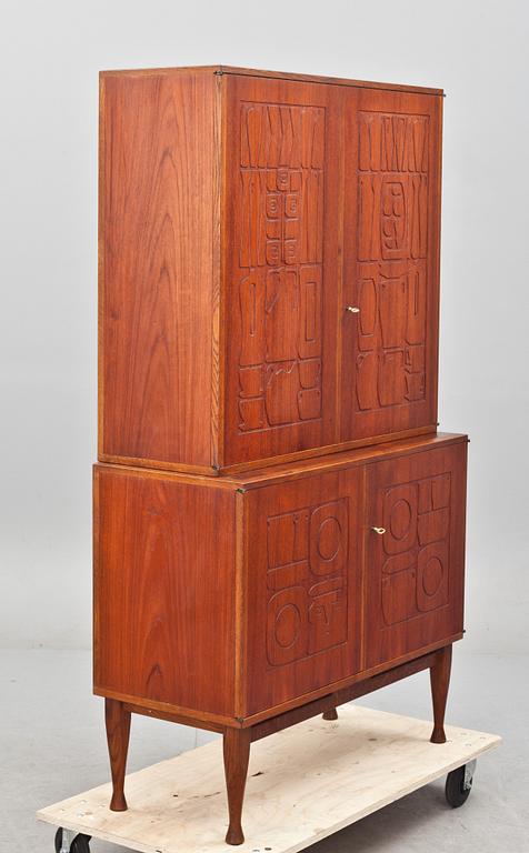 SKÅP. "Krus" Yngve Ekström, märkt Westbergs Möbler AB i Tranås, 1950-tal.