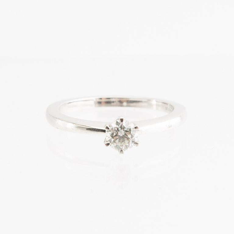 Ring, 18k white gold with brilliant-cut diamond.