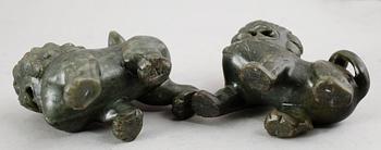 FIGURER, 1 par, grön sten, Kina, 1900-tal.