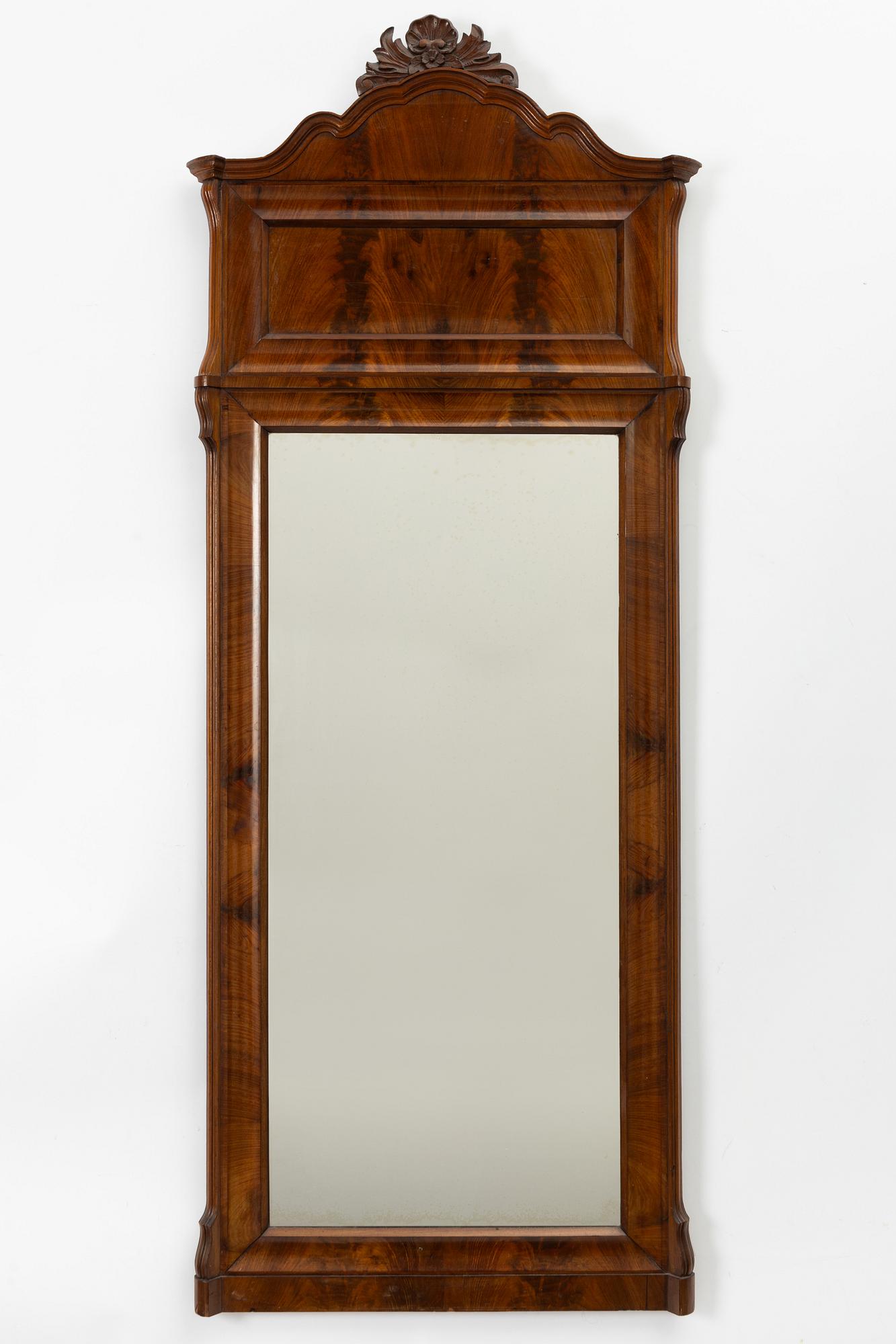 Spegel med konsolbord, omkring år 1900.