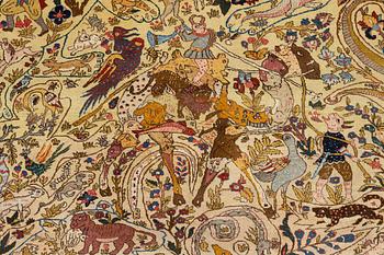 An antique Tabriz catper od 'Safavid Huntig design', Northwest Persia, c. 374 x 286 cm.