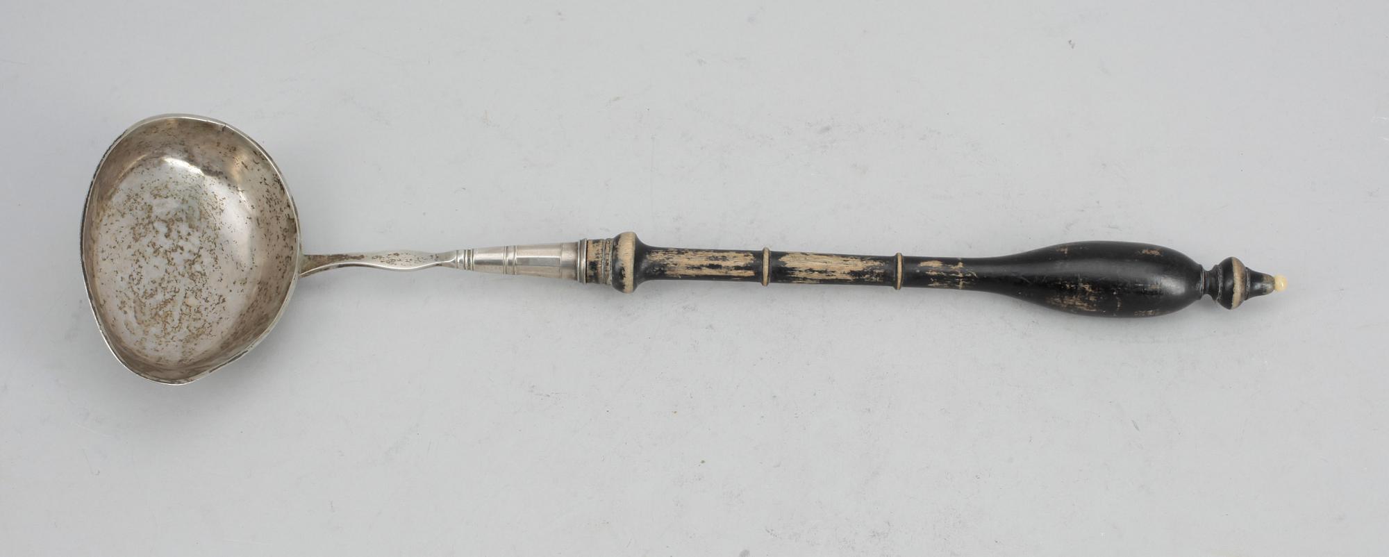 SOPPSLEV, silver, otydliga mästarstämplar, 1800-tal. Vikt ca 70 cm.