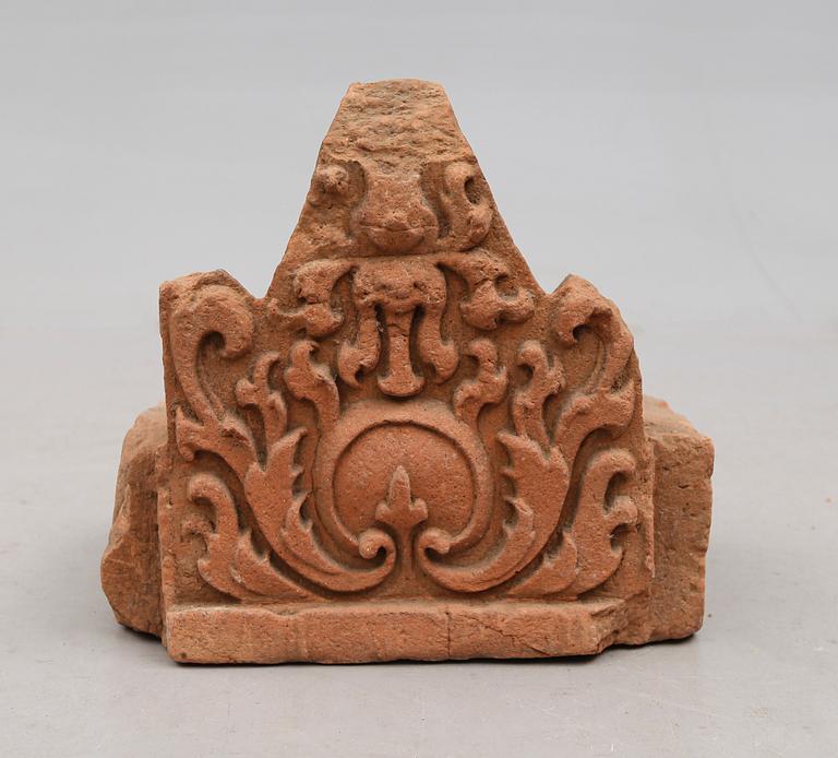 DEKORELEMENT från tempel, terracotta, Java, 800-/1900-tal.