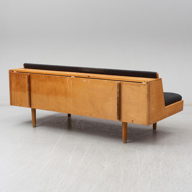 HANS J WEGNER, sofa, 'GE-258', Getama, Denmark. Mid 20th century.