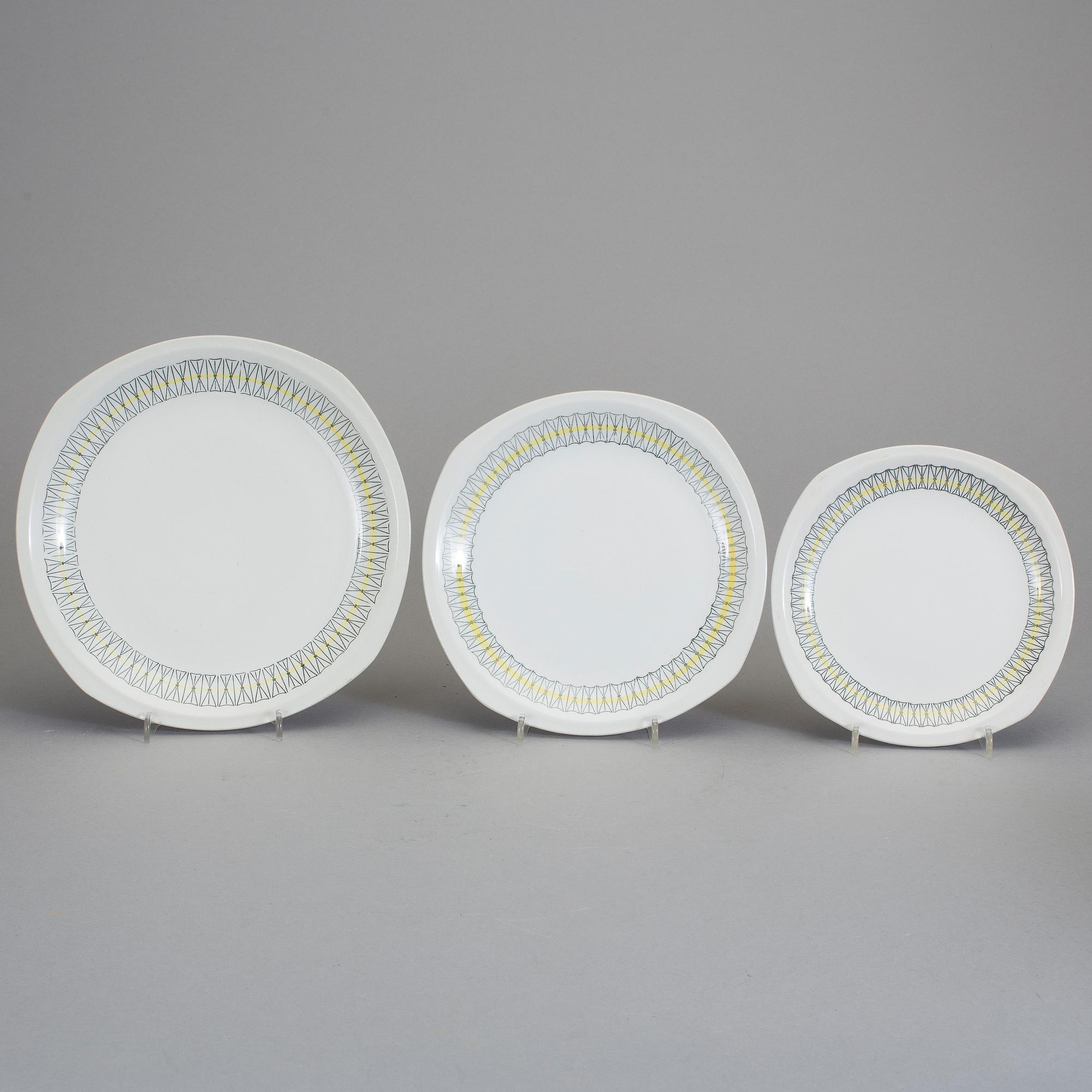 MATSERVISDELAR, 37 stycken, porslin, "Kryss", Helmer Ringström, Gefle/Upsala Ekeby, i produktion 1957-64.