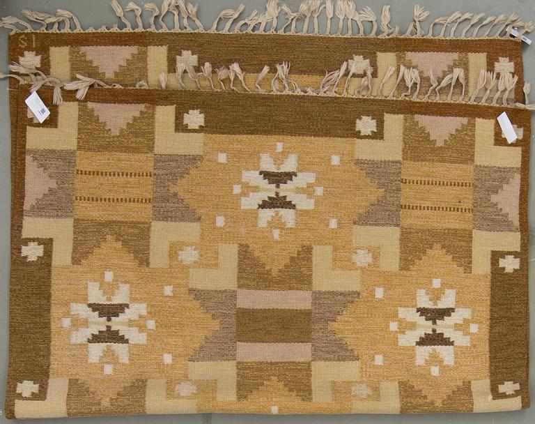 MATTA, rölakan. Signerad IS (Ingegerd Silow). Ca 225x167 cm.