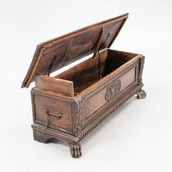 Cassone, Italy, carved decoration, 17th/18th century.