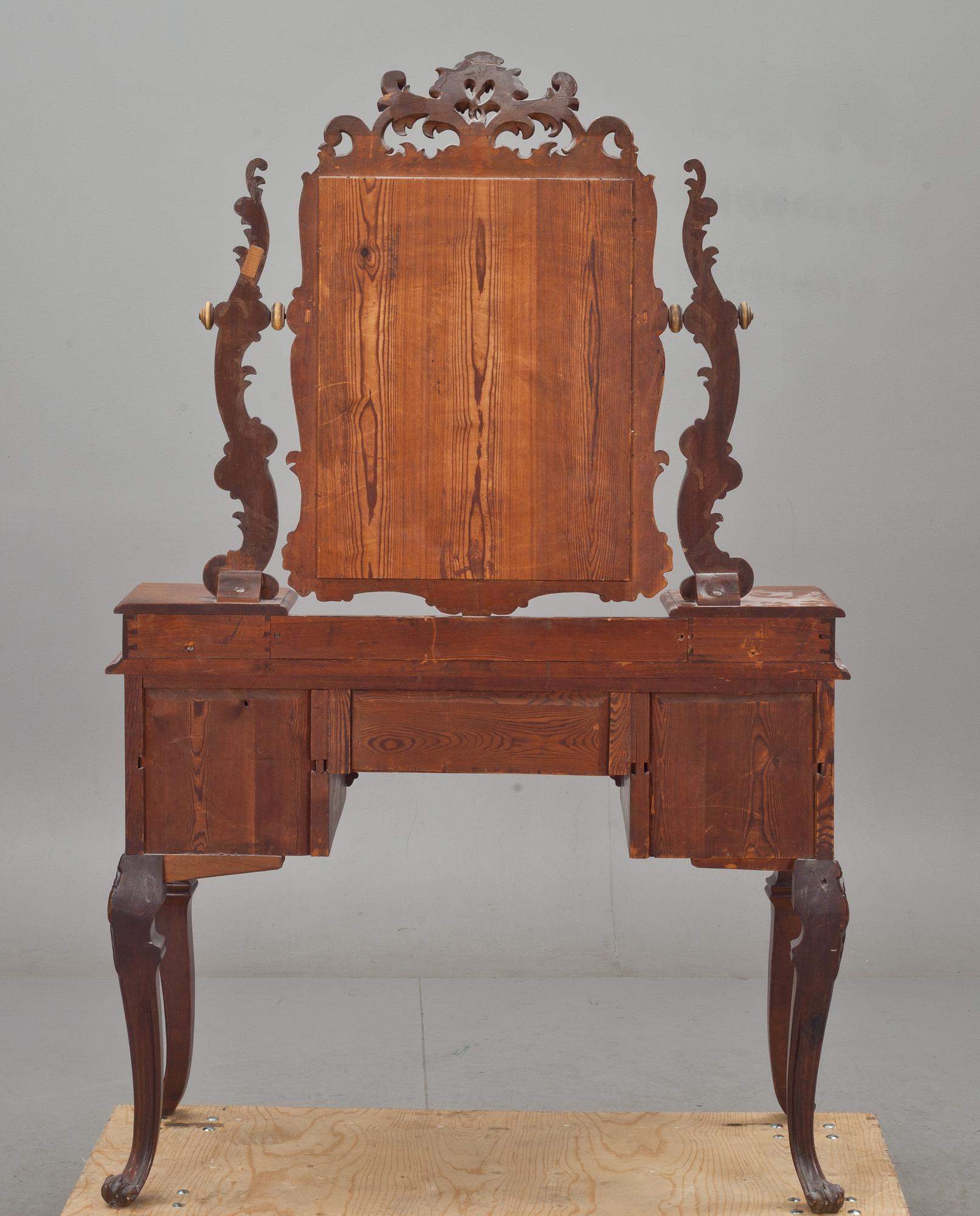 TOILETTEBORD, nyrokoko, 1800-talets andra hälft.