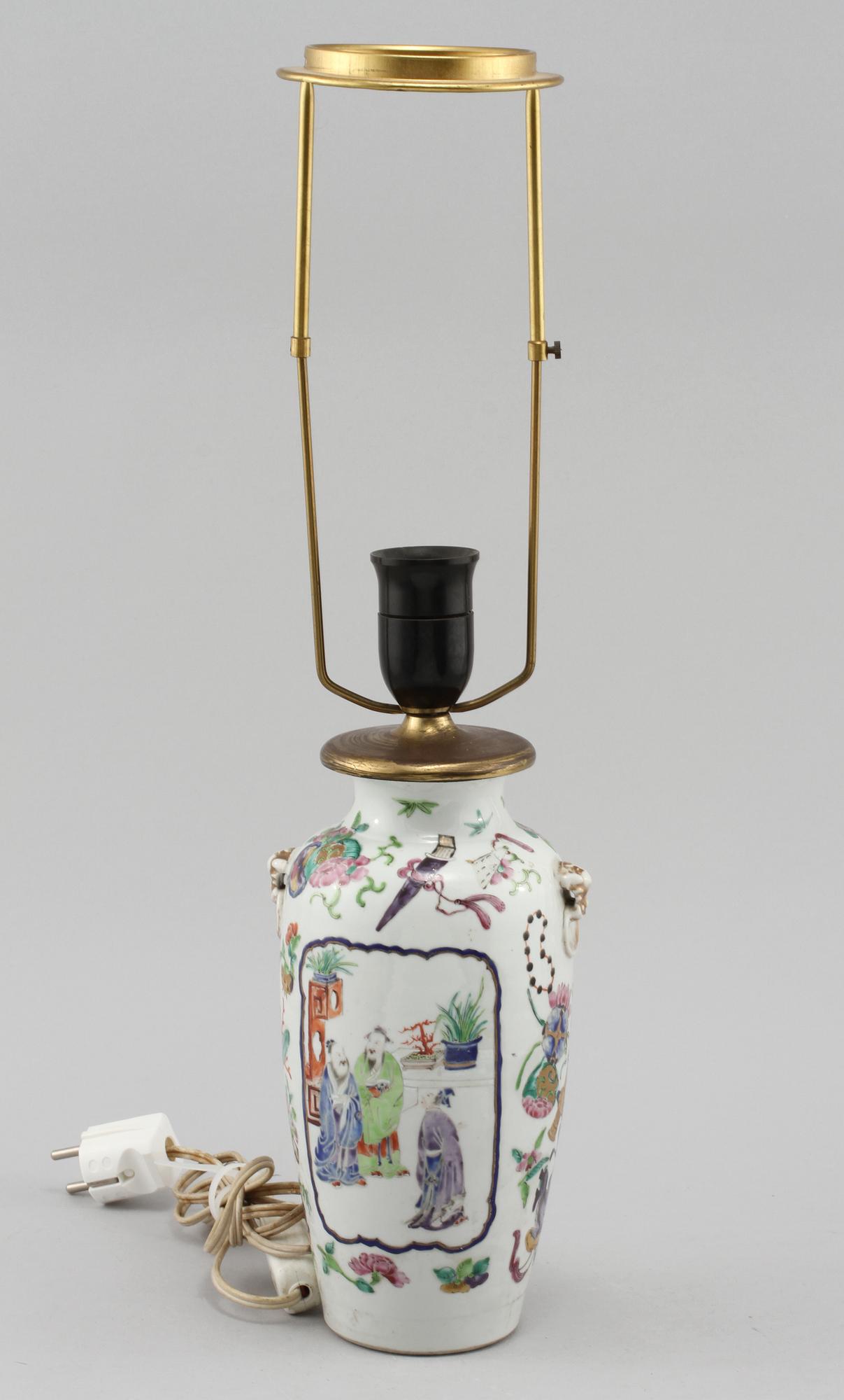 BORDSLAMPA, porslin, Kina, 1900-tal.