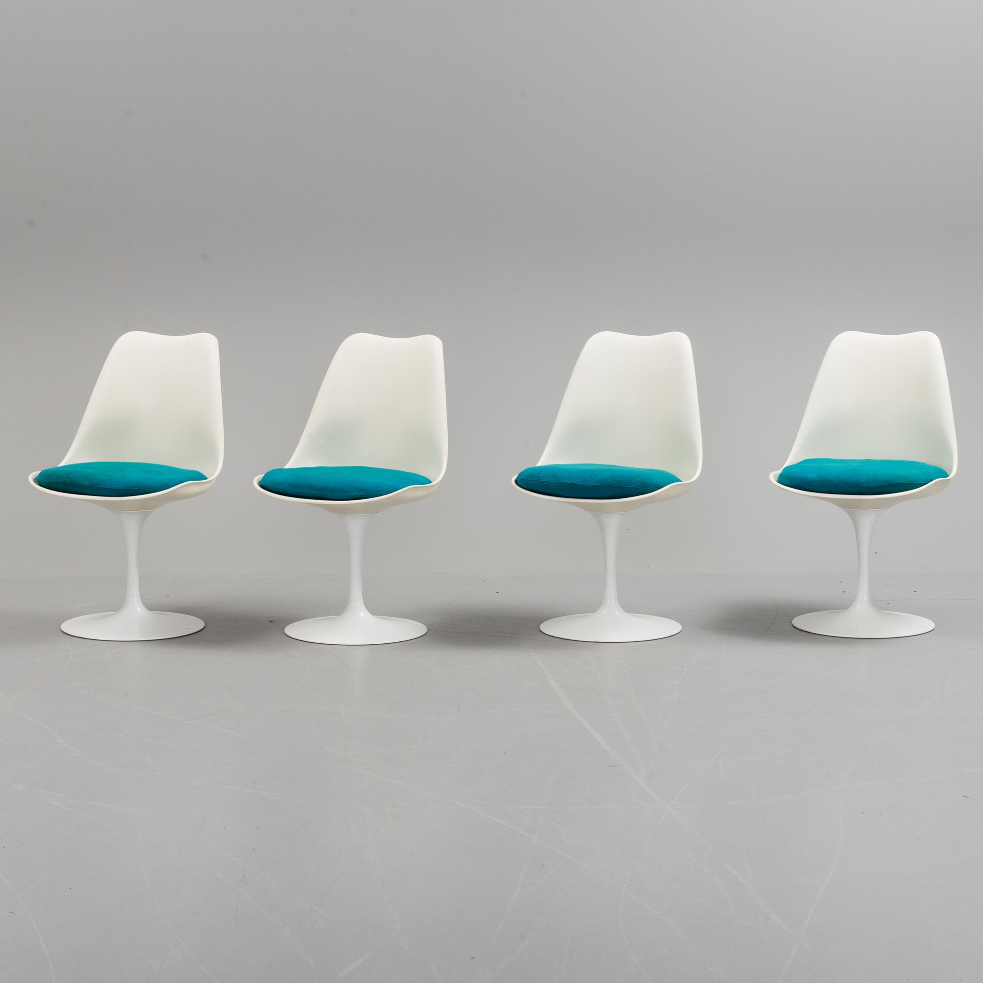 A "Tulip" table and four chairs by Eero Saarinen for Knoll International.