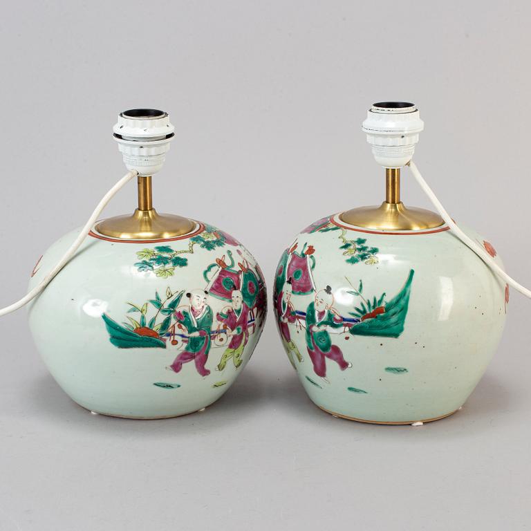 A pair of Chinese jars, turned into table lamps, 20th century.
