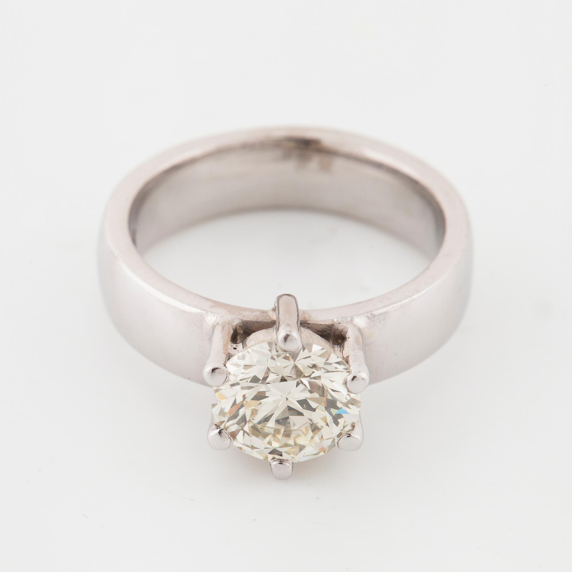 A brilliant cut diamond ring by Guldsmedsmästaren Göteborg, 2016.