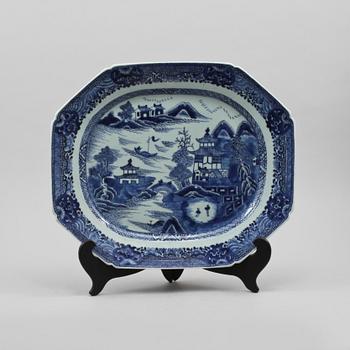 STEKFAT, porslin, Kina, 1700-tal.