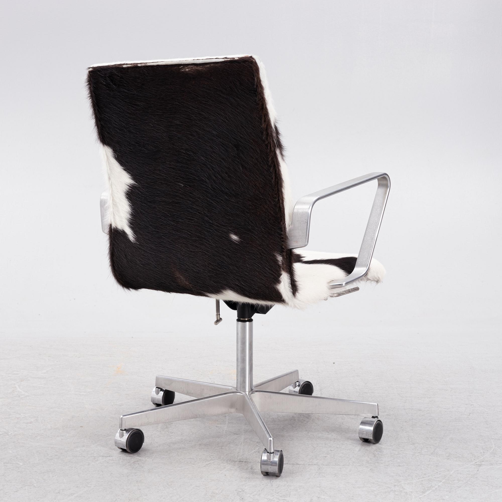 Arne Jacobsen, an 'Oxford' chair, Republic of Fritz Hansen, dated 2008.