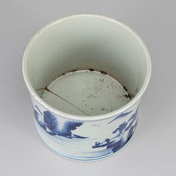 A Chinese blue and white Kangxi style brush pot.