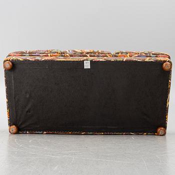 Josef Frank, Soffa, modell 703, Firma Svenskt Tenn.