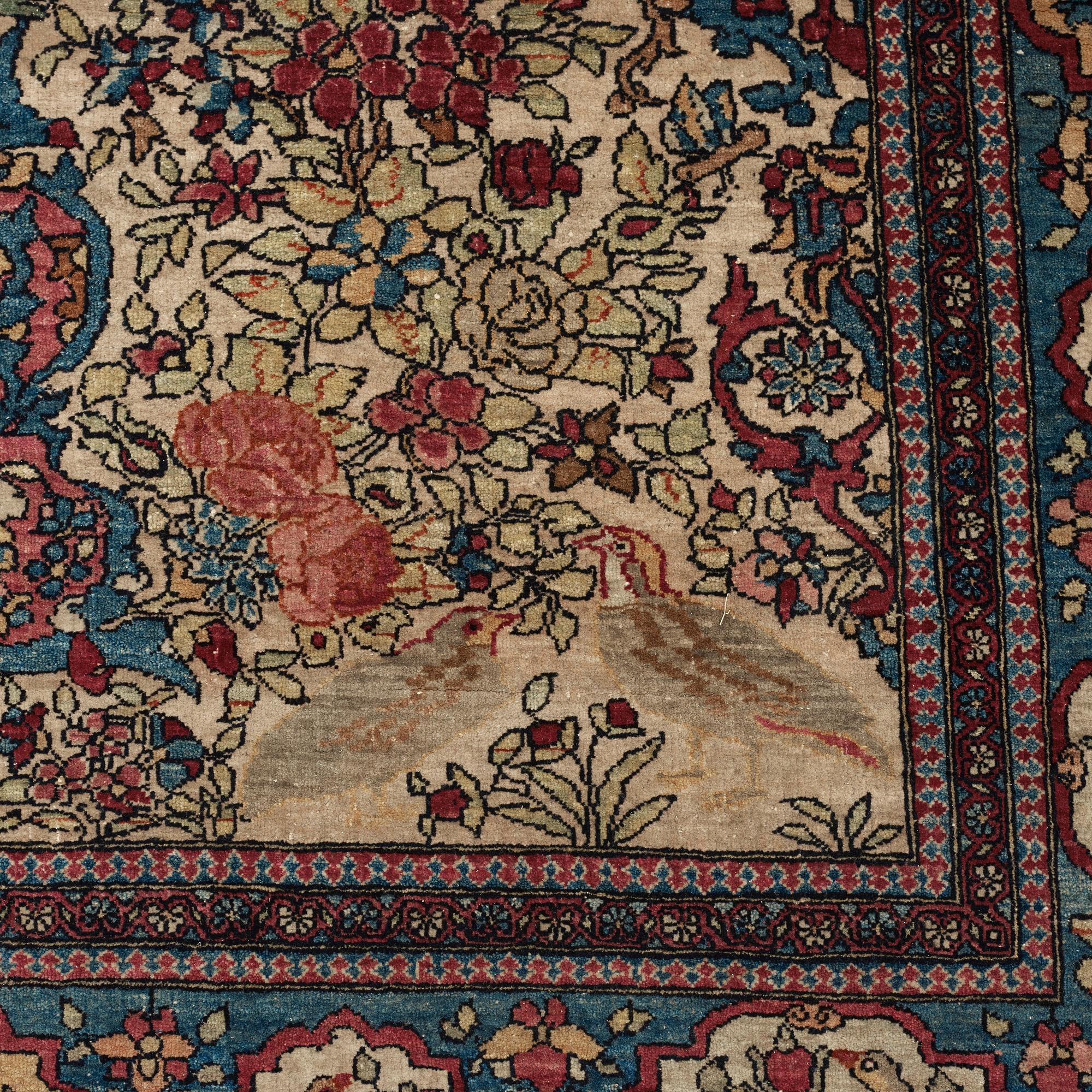 A RUG. An antique Esfahan. 210,5 x 143,5 cm.