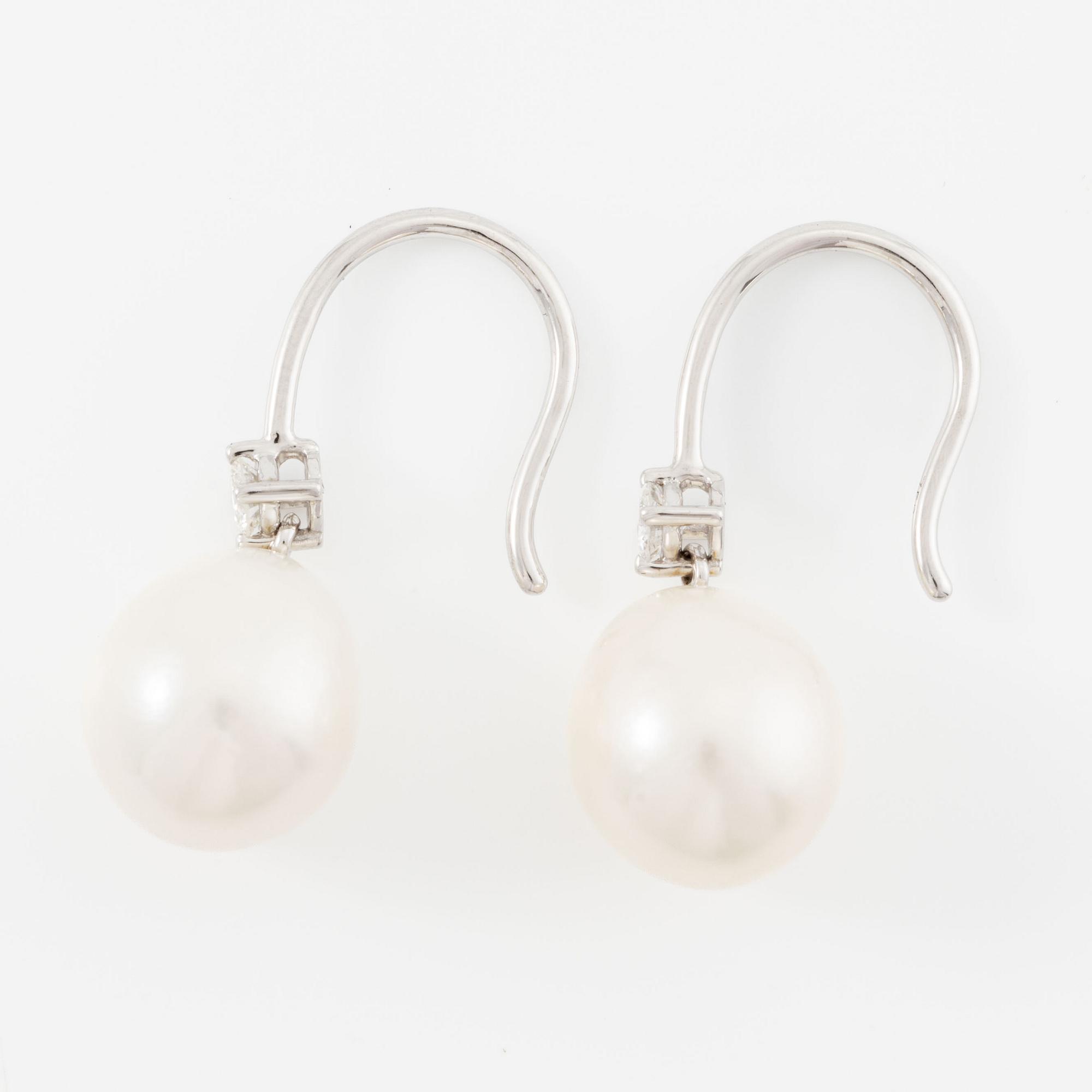 Earrings, 18K white gold with oval cultured pearls and brilliant-cut diamonds.
