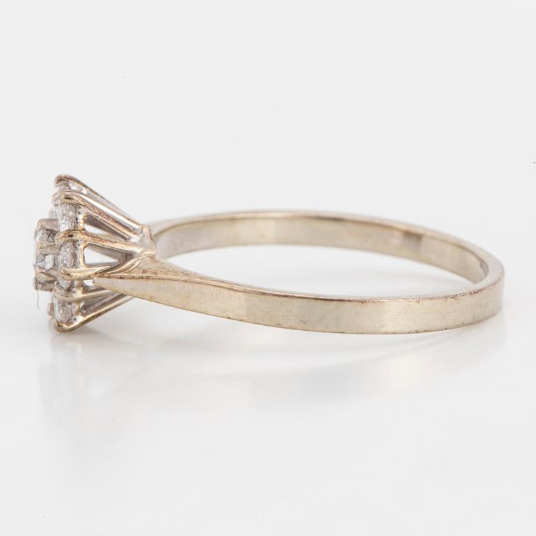 CLUSTER RING, 18K white gold with 7 diamonds 0.54 cts, according to engraving.