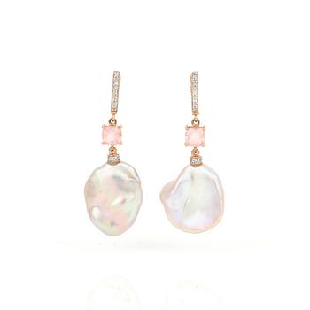 ÖRHÄNGEN, ett par, 14K rosa guld med barockformade sötvattenspärlor, rosa kvarts och små diamanter.  Total vikt ca 8 g.