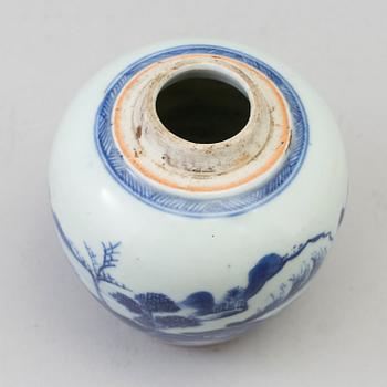 A blue and white miniture jar, Qing dynasty, 18th Century.