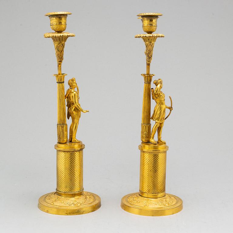 KANDELABRAR, för två ljus, ett par, Frankrike, 1800-talets början, empire.