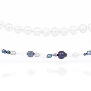 PÄRLHALSBAND, 2 st, odlade pärlor.