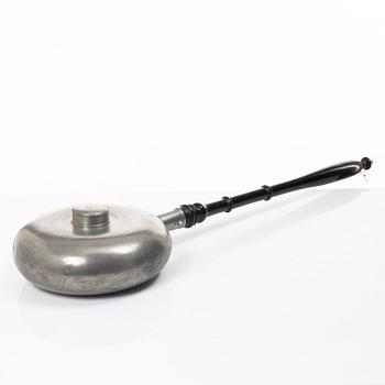 Sängvärmare, stämplad Nils  Abraham Santesson, Stockholm, 1861.