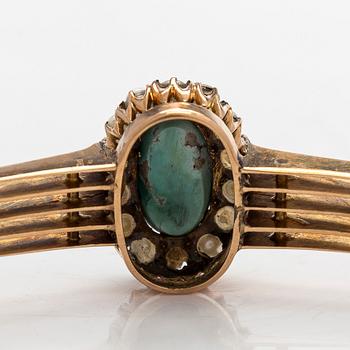 Armring, 14K (56) guld med cabochonslipad turkos och pärlor, Moskva, sent 1800-tal.